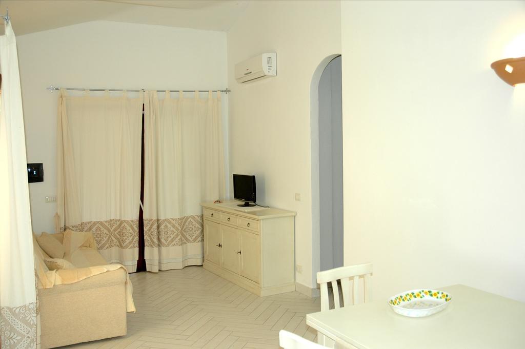 Holiday Homes Stella Marina San Teodoro  Pokój zdjęcie